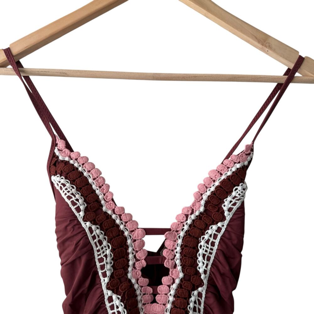 Becca Delilah Brown Plunge Neck Crochet One Piece Swimsuit Size Small - Picture 5 of 11